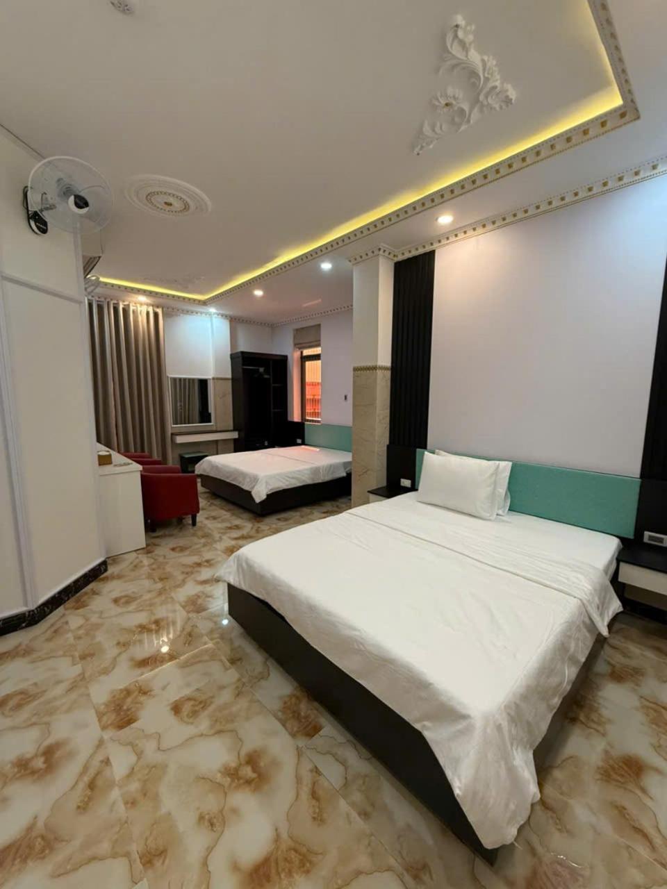 Hotel 168 *