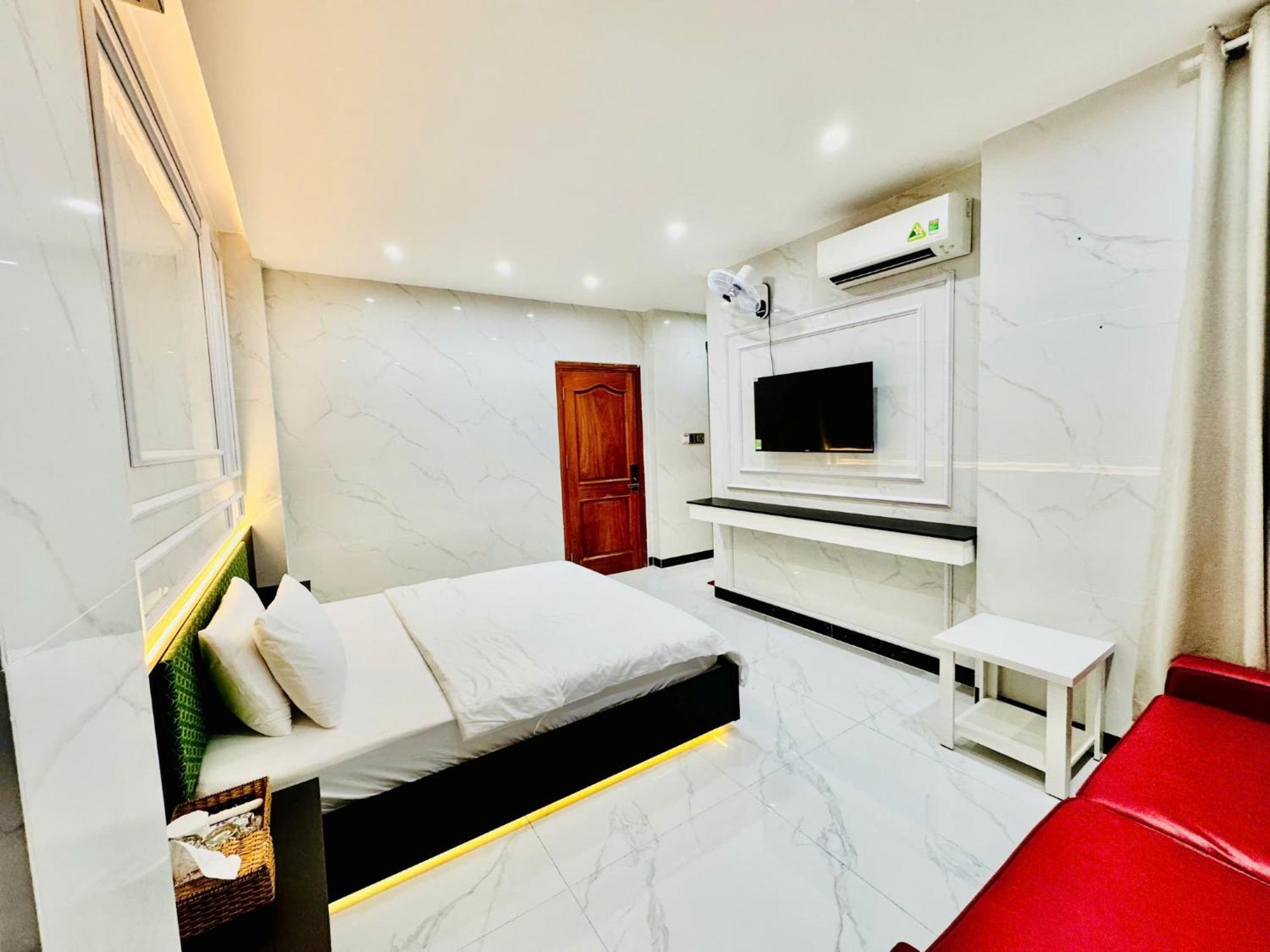 168 Hotel *