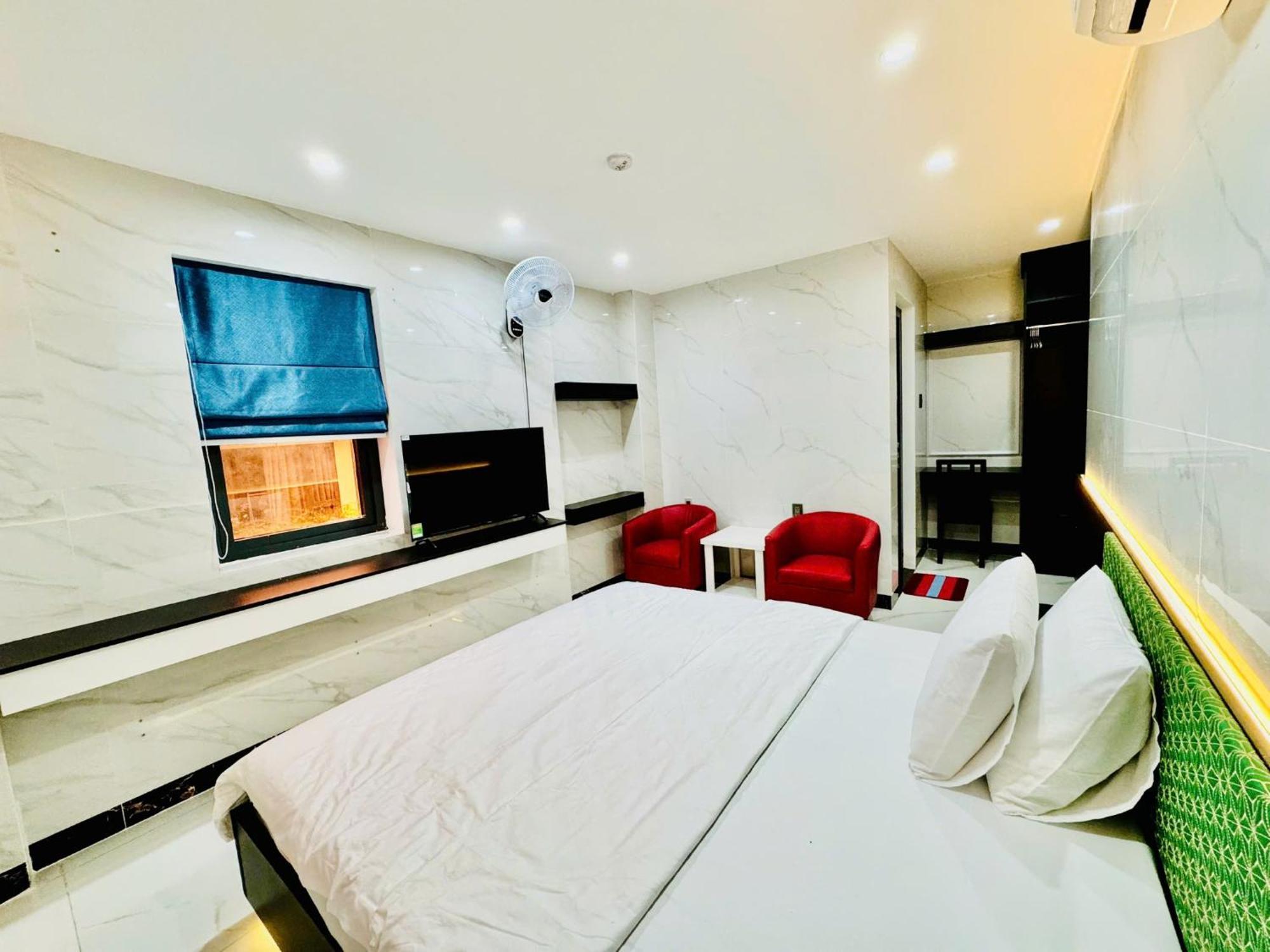 168 Hotel *