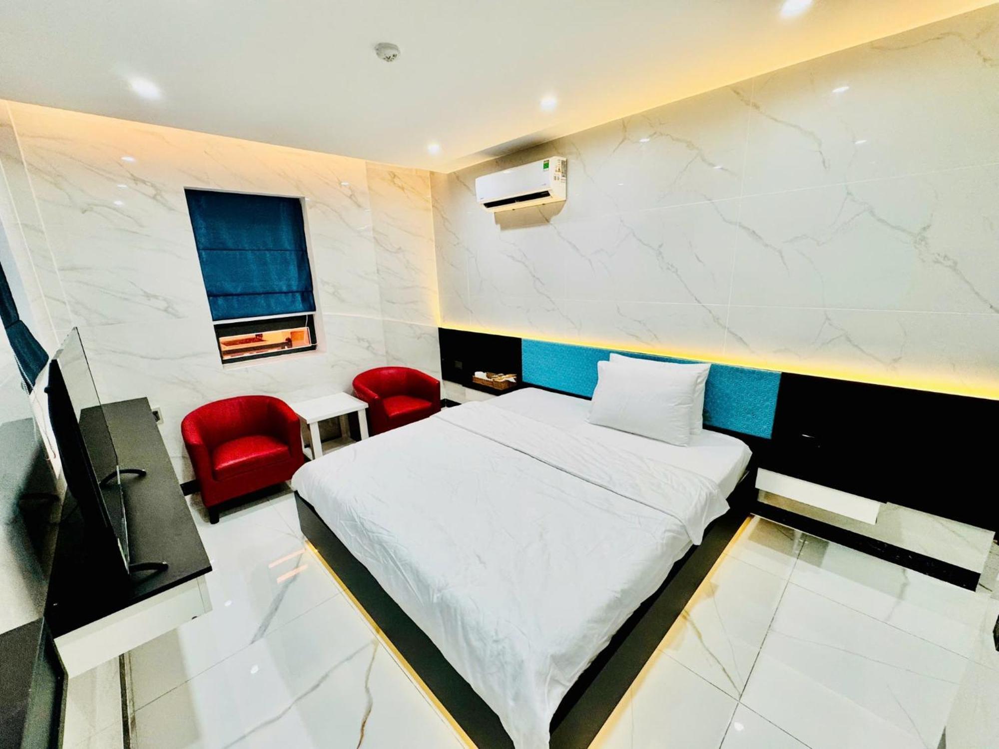 Hotel 168 *